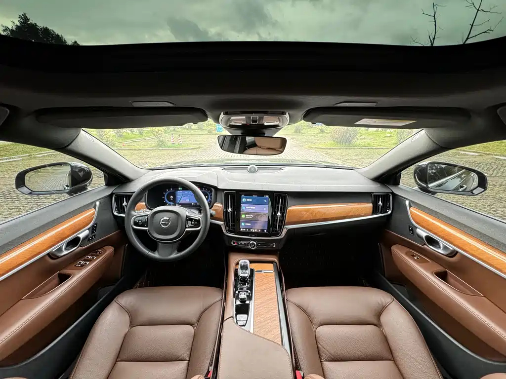 VOLVO S90 2023