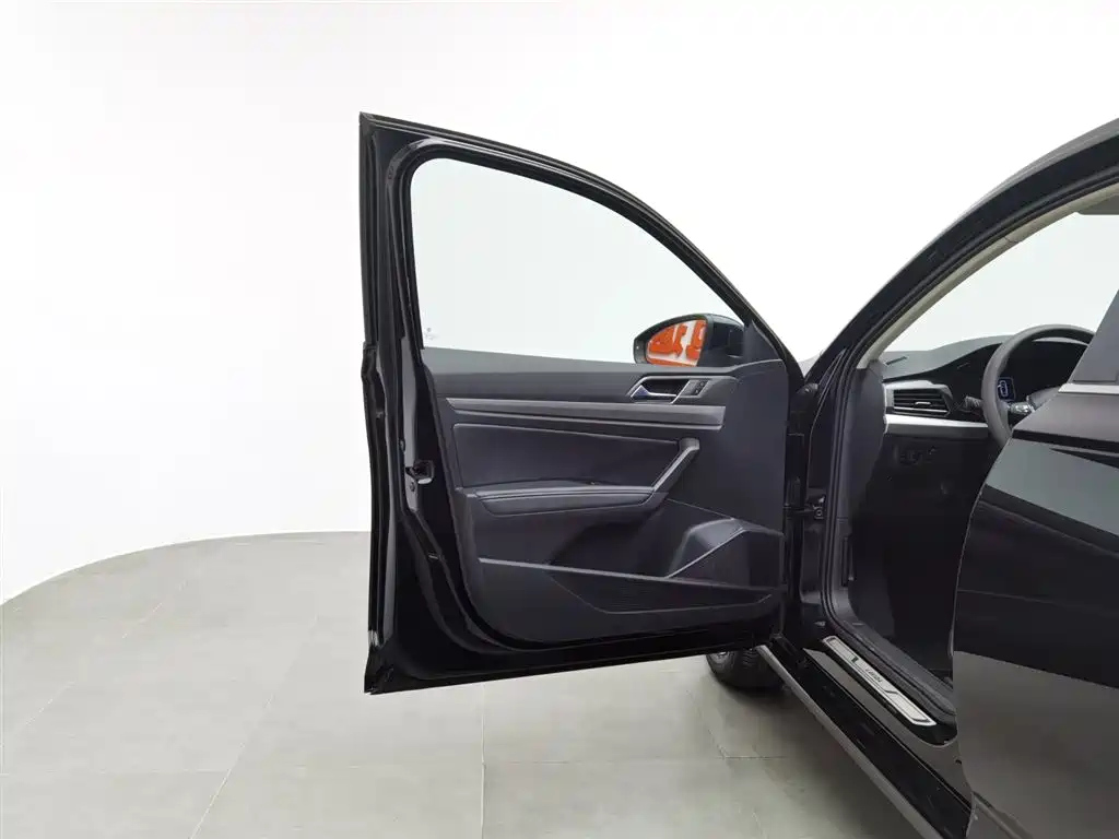 VOLKSWAGEN LAVIDA 2020