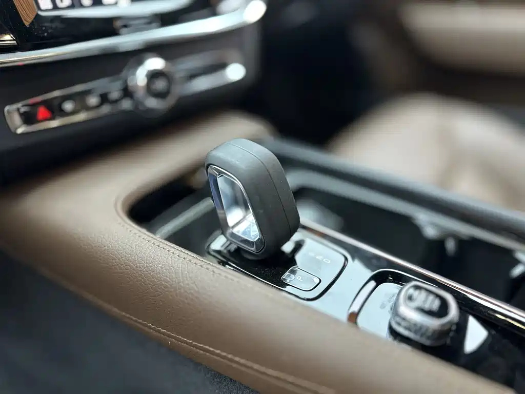 VOLVO S90 2022