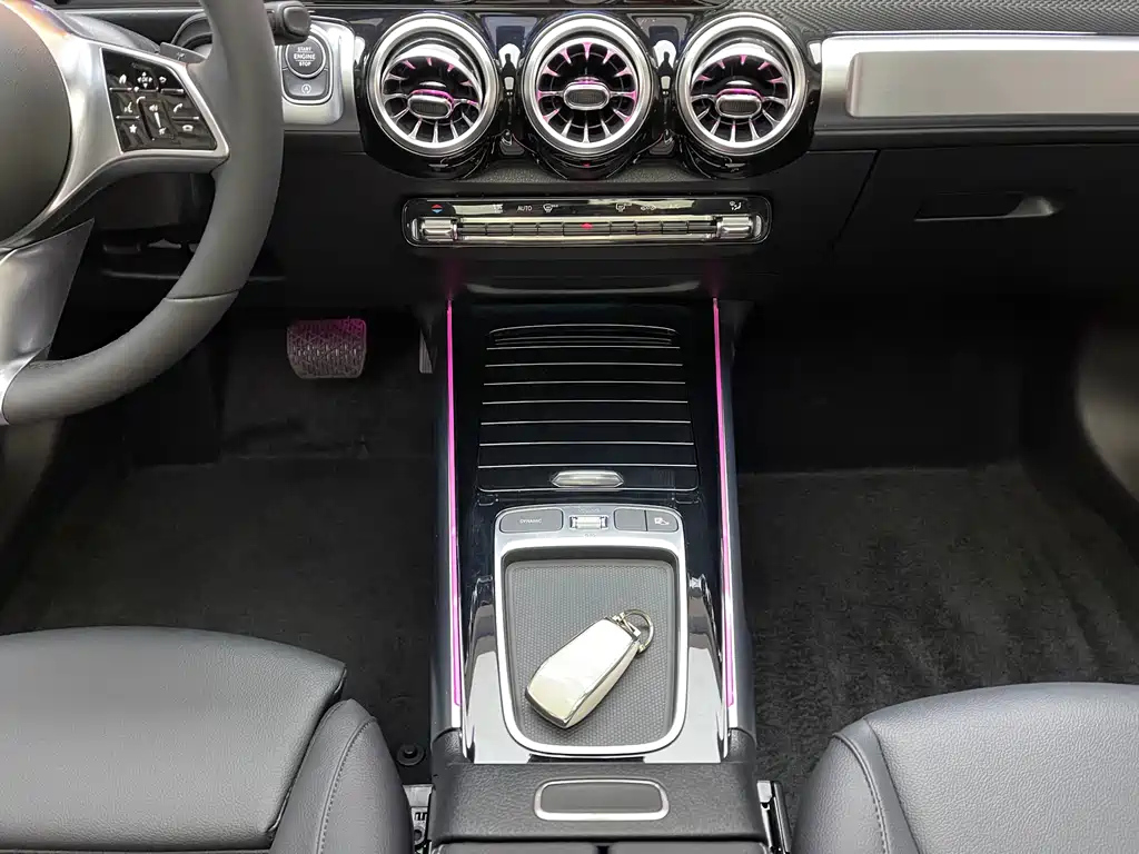 MERCEDES BENZ GLB 2023
