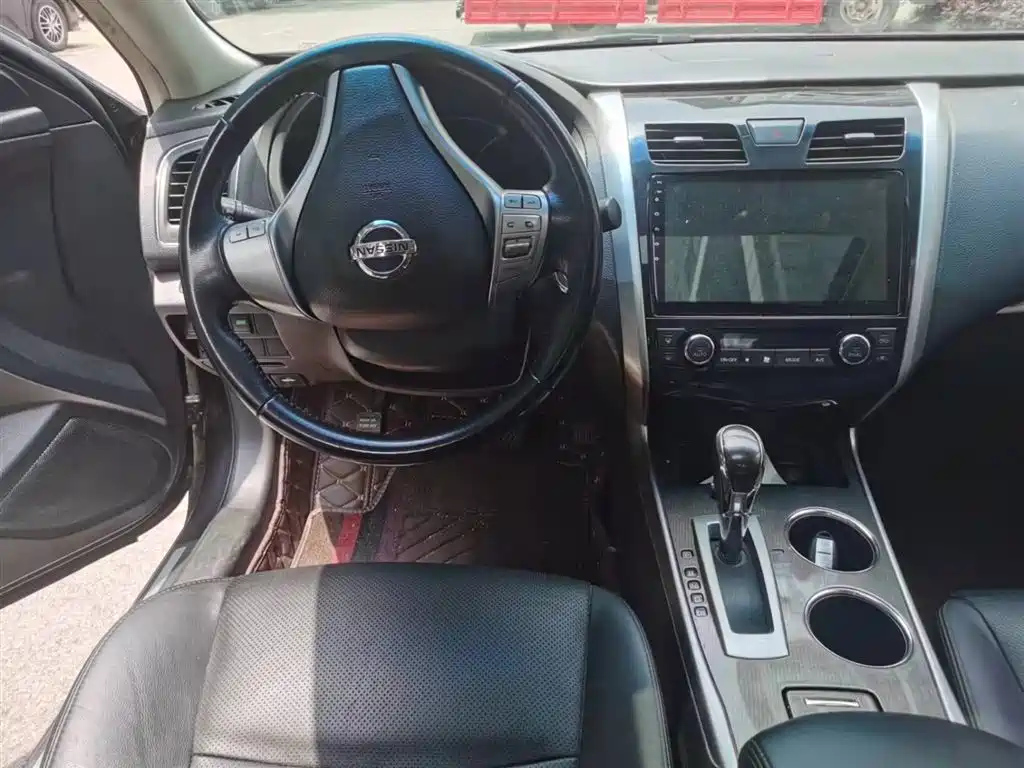 NISSAN TEANA 2015