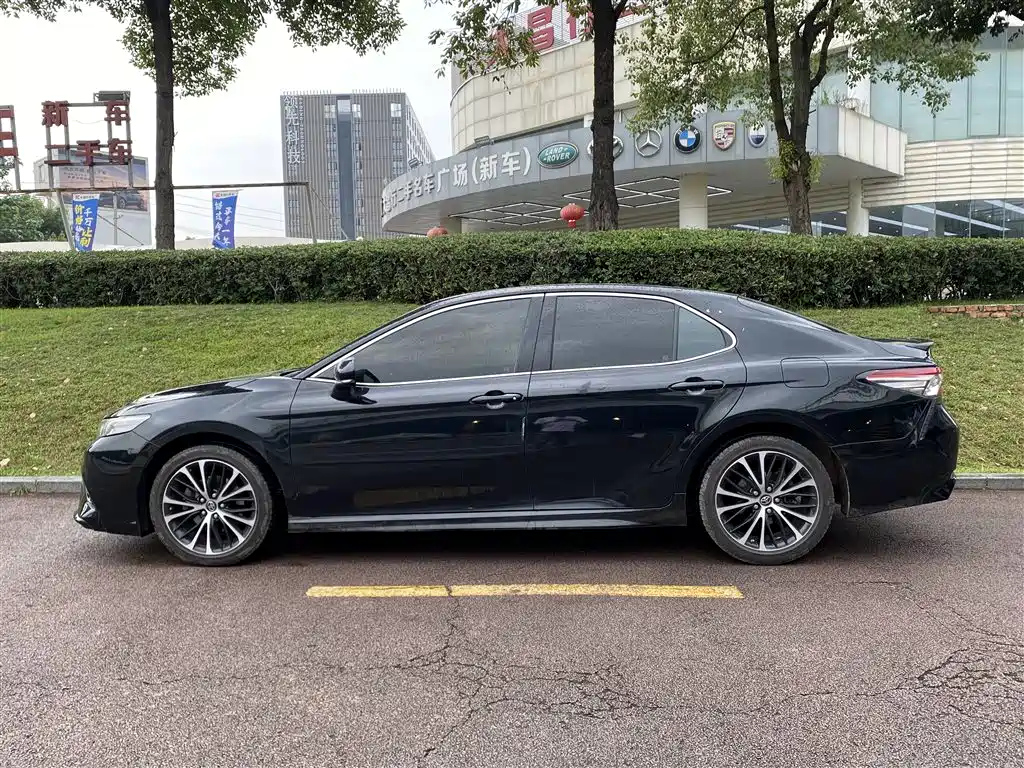 TOYOTA CAMRY 2018