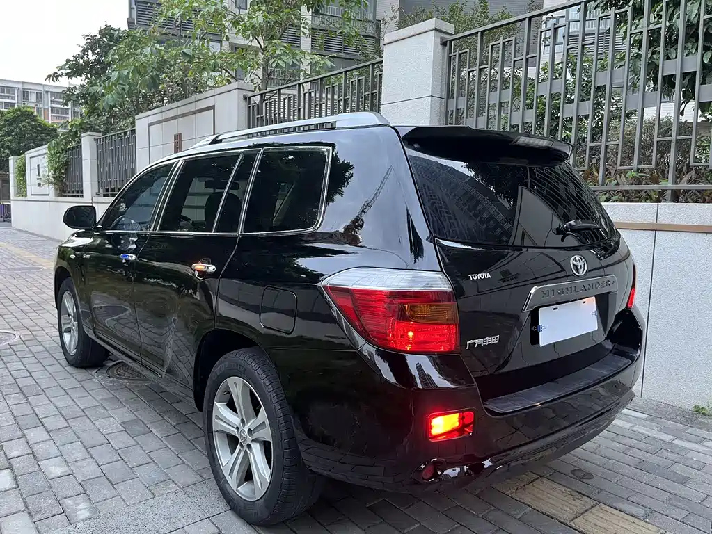 TOYOTA HIGHLANDER 2011