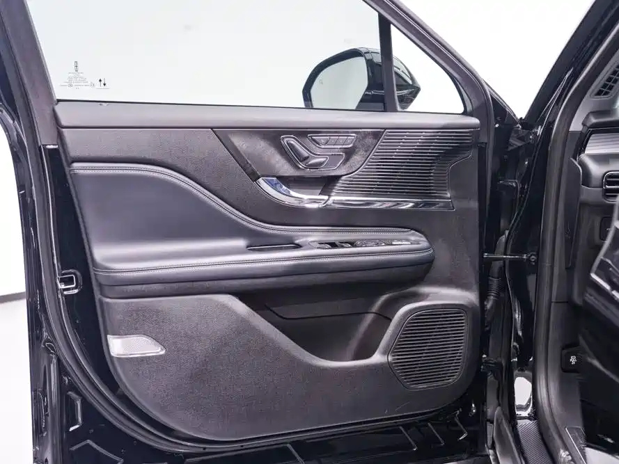 LINCOLN ADVENTURER 2021