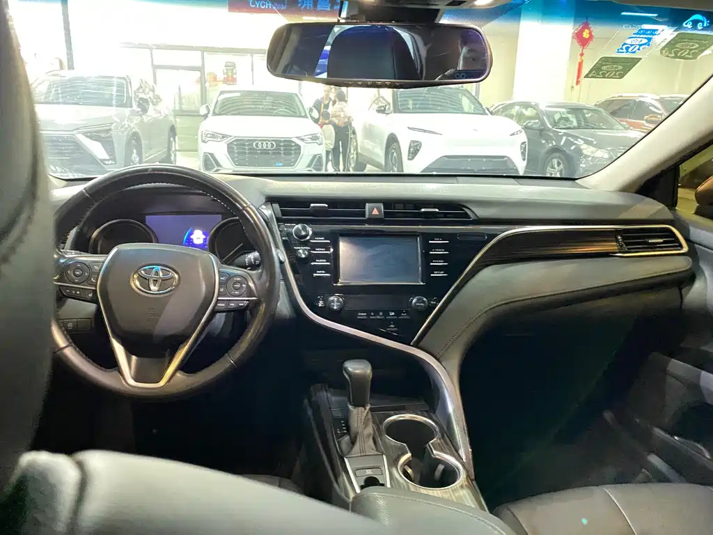 TOYOTA CAMRY 2018