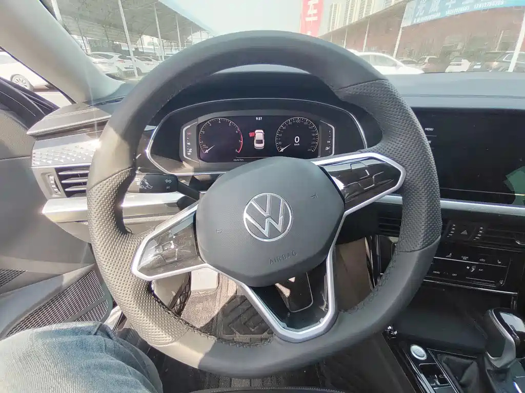 VOLKSWAGEN PASSAT 2023