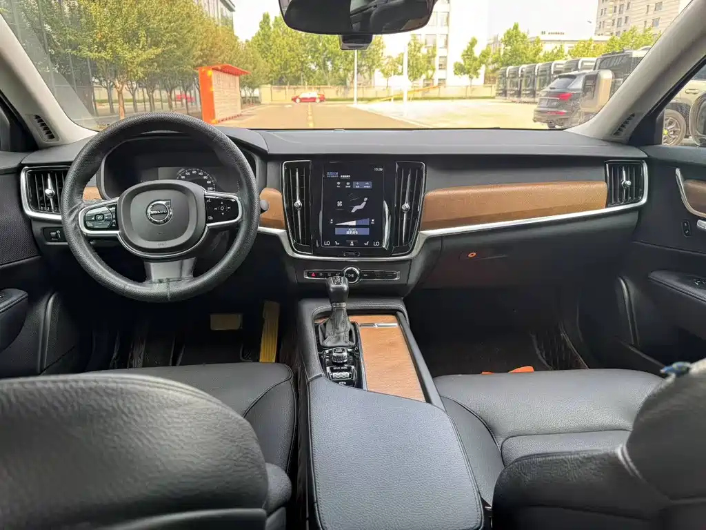 VOLVO S90 2019