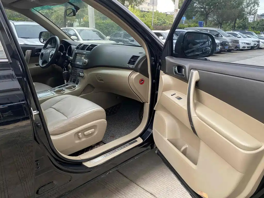 TOYOTA HIGHLANDER 2014