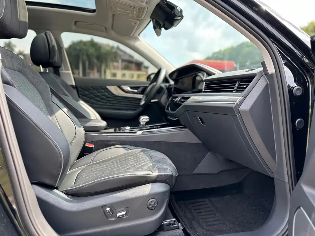 HONGQI HS5 2023