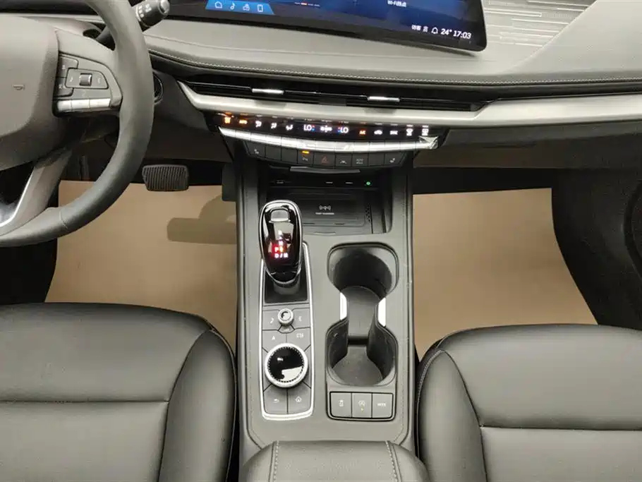 CADILLAC XT4 2024