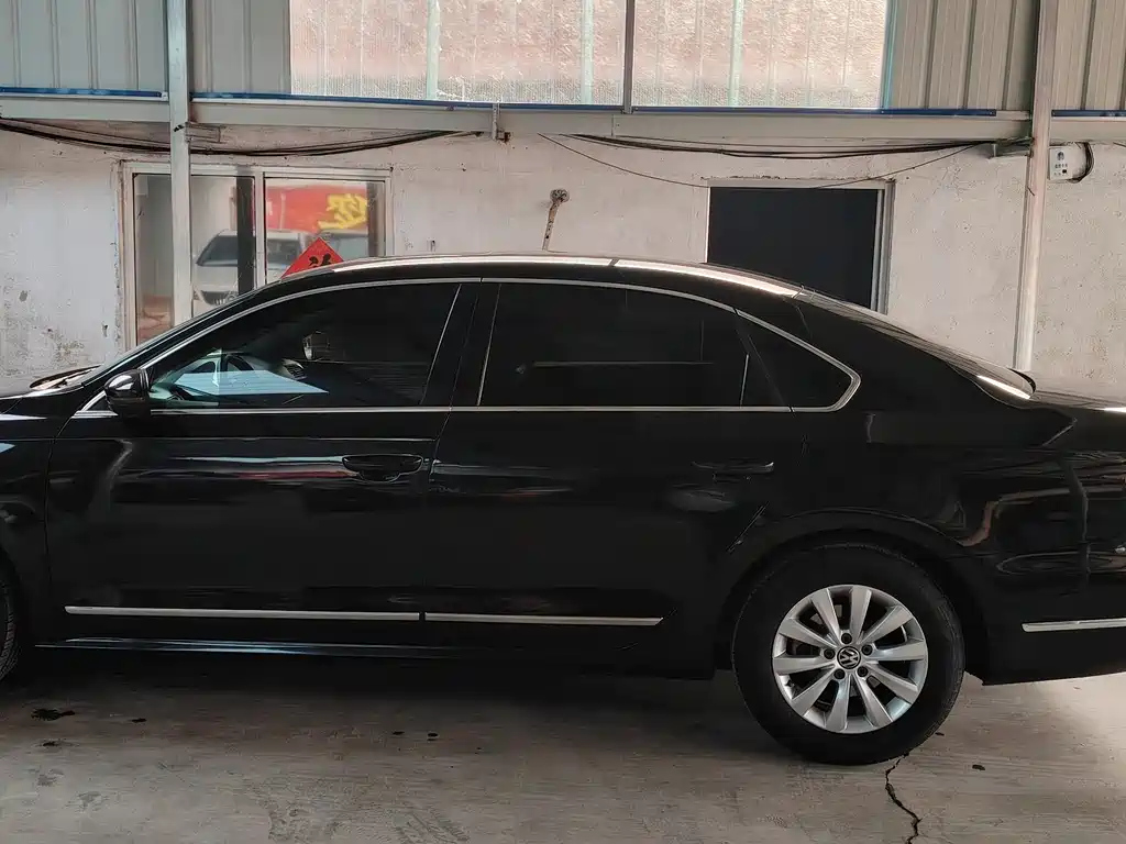 VOLKSWAGEN PASSAT 2014