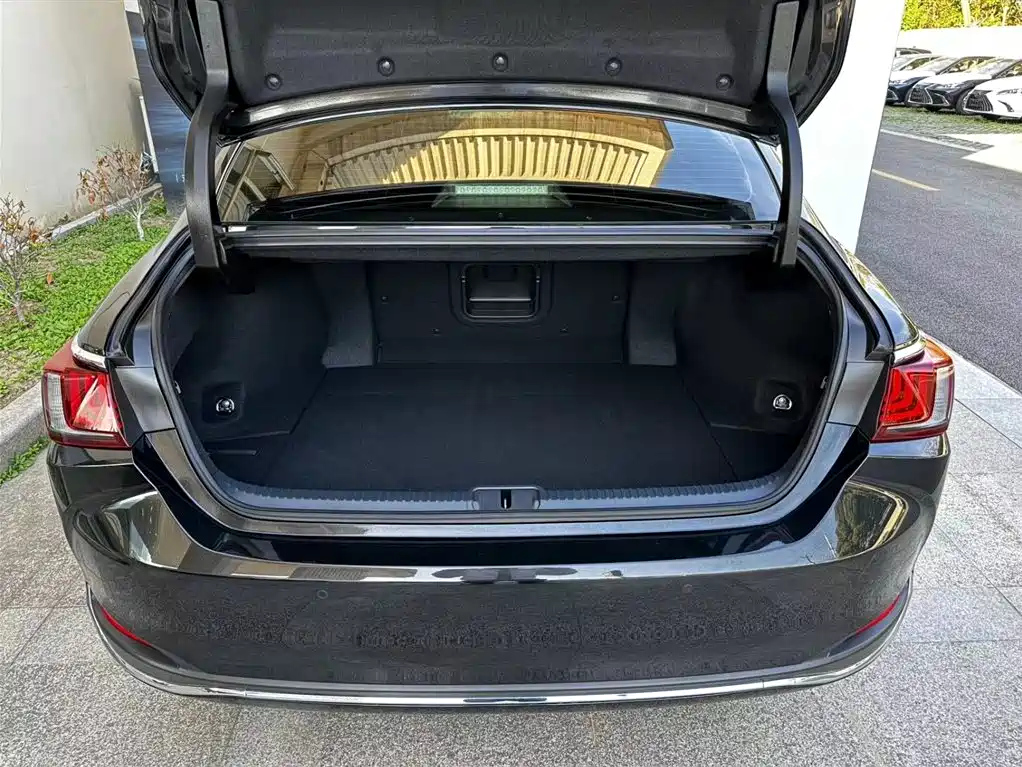 LEXUS ES 2023