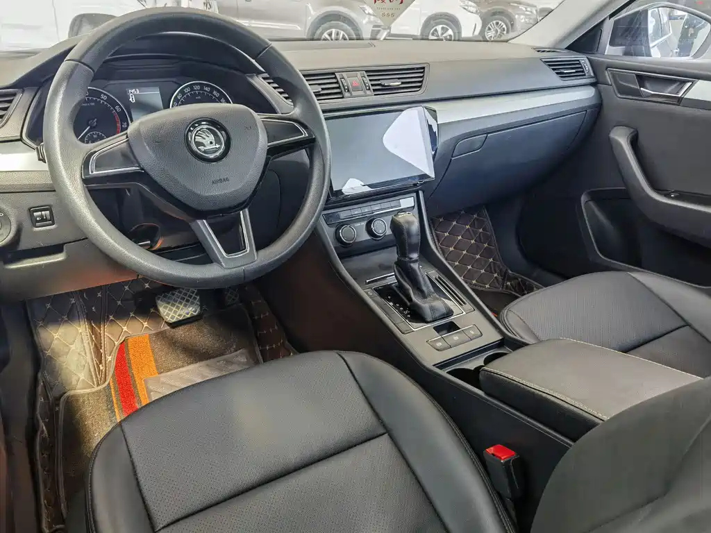 SKODA SUPERB 2017