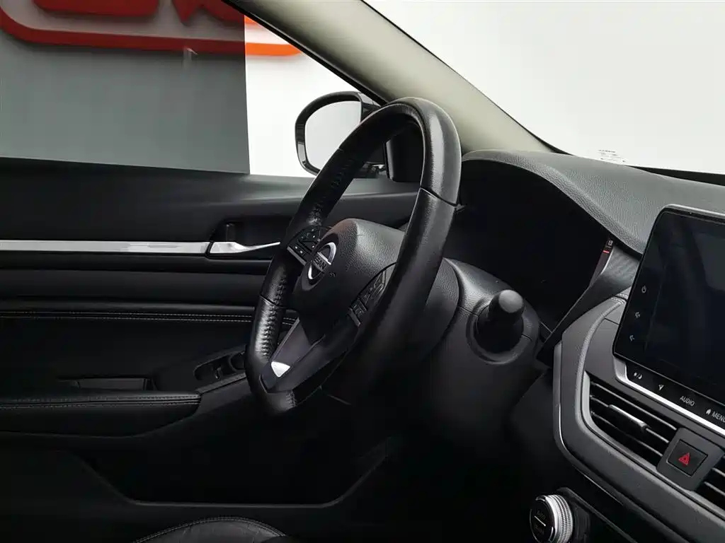 NISSAN TEANA 2020