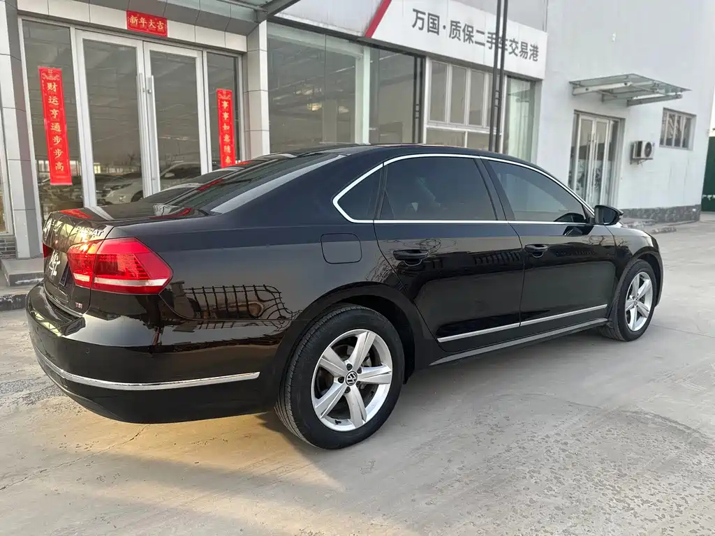 VOLKSWAGEN PASSAT 2014