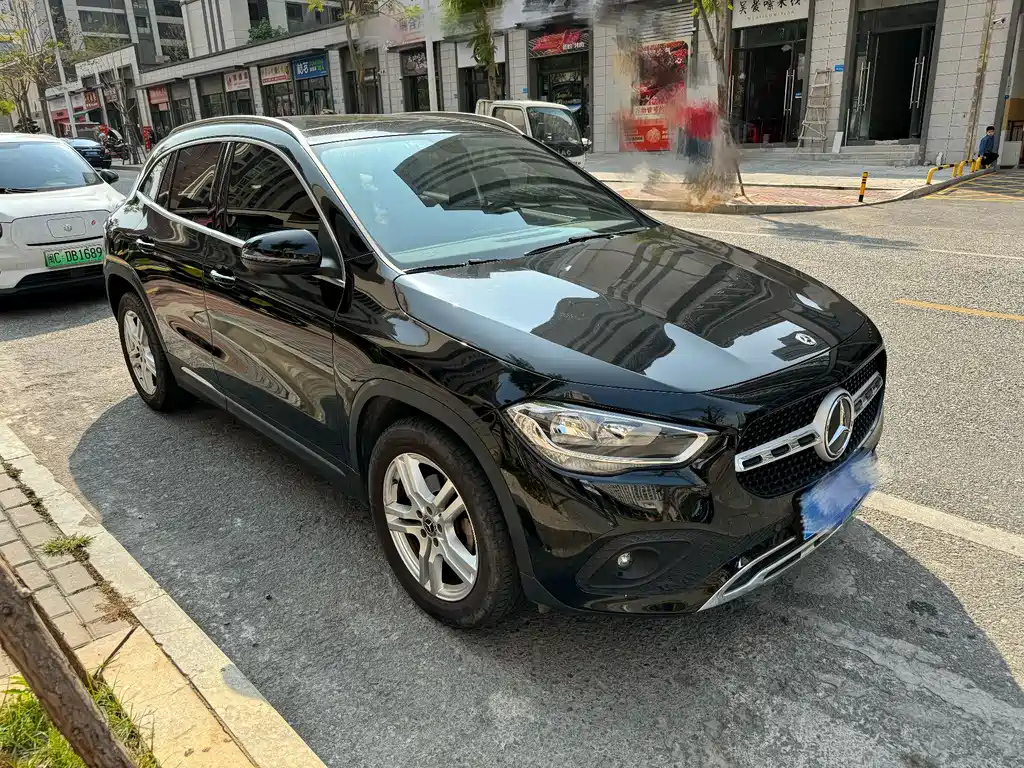 MERCEDES BENZ GLA 2021