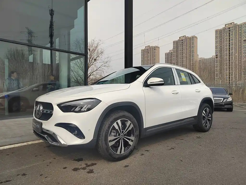 MERCEDES BENZ GLA 2024