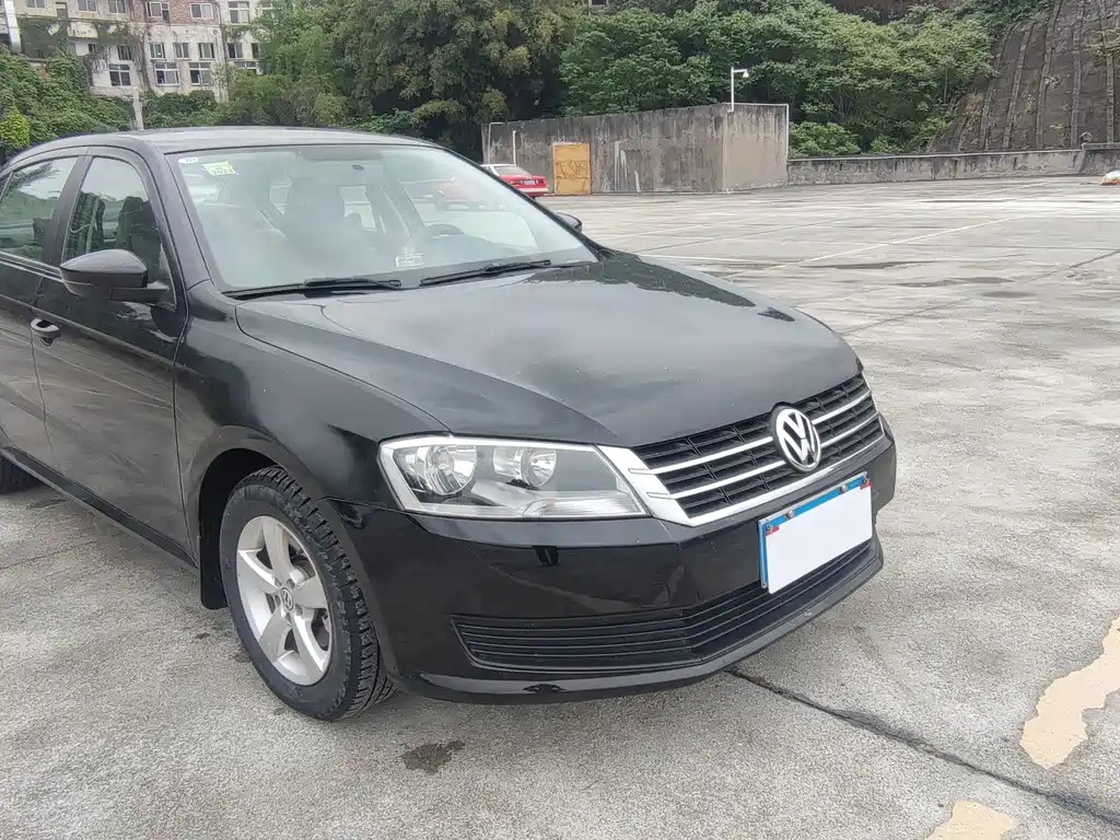 VOLKSWAGEN LAVIDA 2013