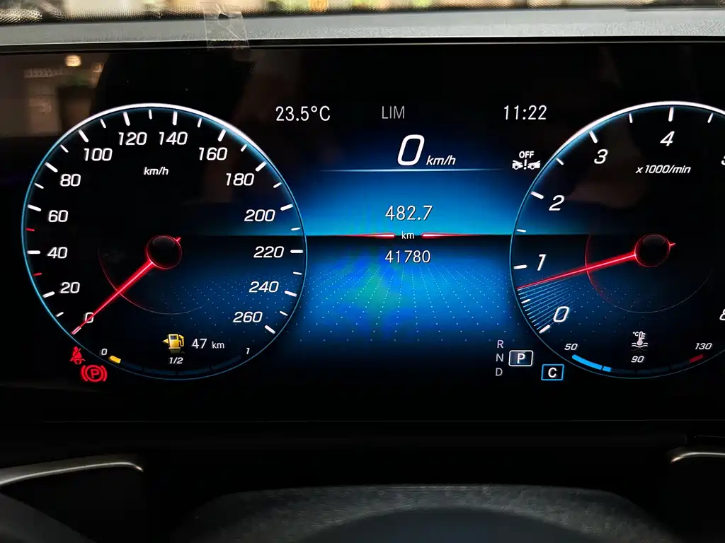 MERCEDES BENZ GLB 2023
