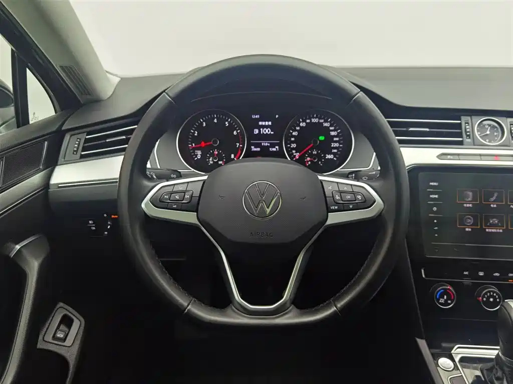 VOLKSWAGEN MAGOTAN 2022