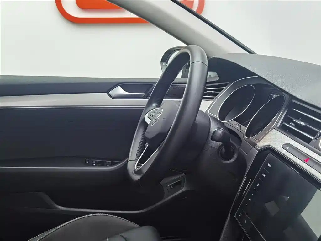 VOLKSWAGEN MAGOTAN 2022