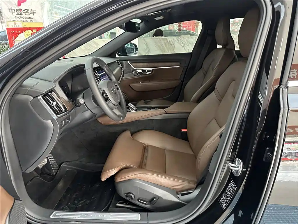 VOLVO S90 2022