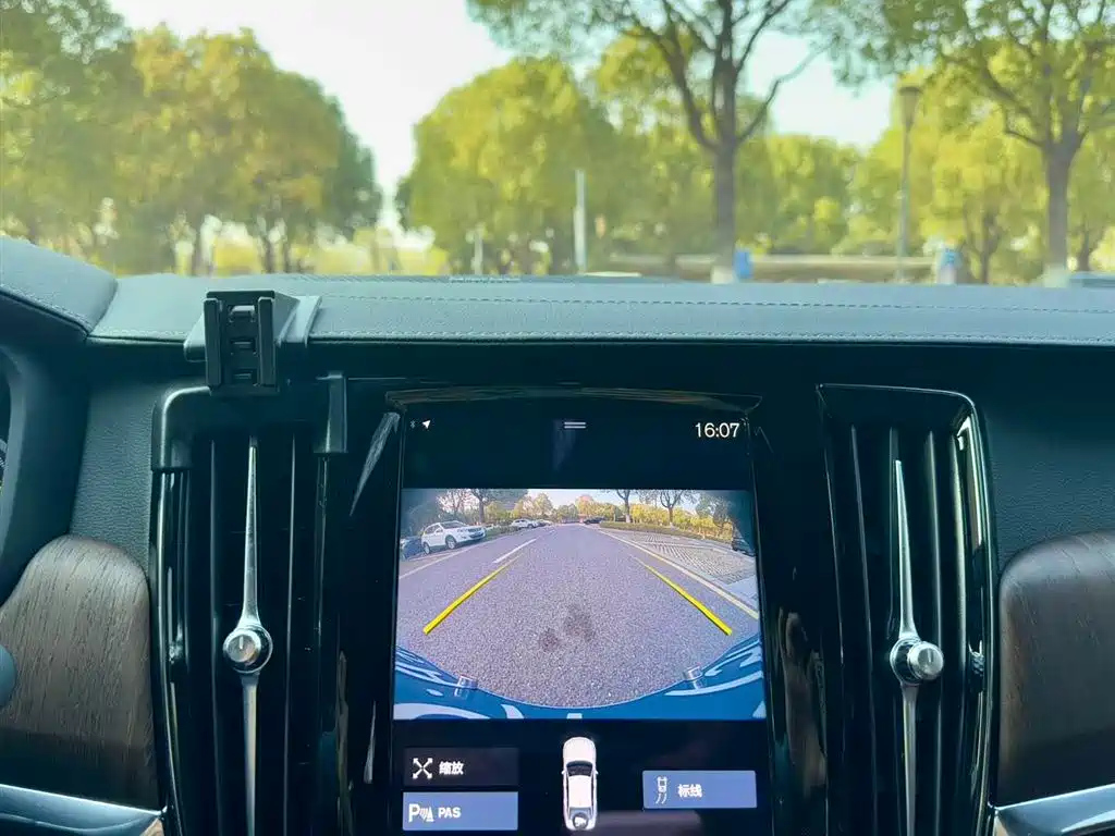 VOLVO S90 2021