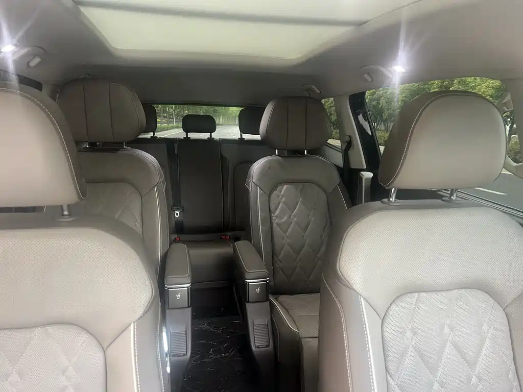 VOLKSWAGEN VILORAN 2022
