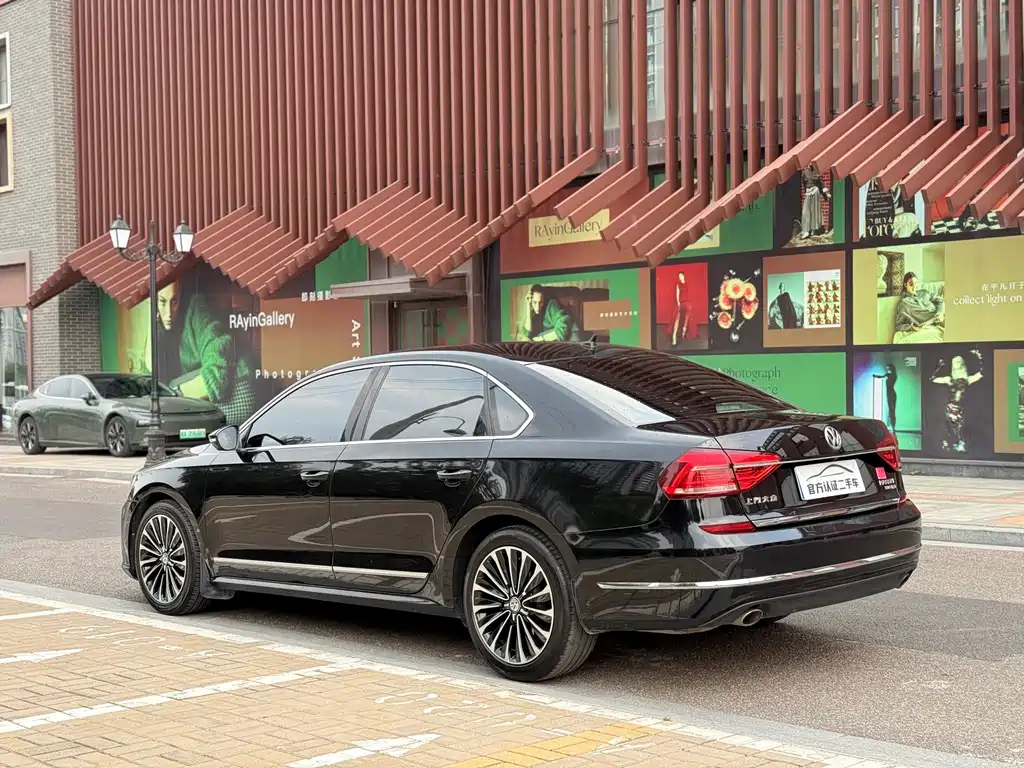 VOLKSWAGEN PASSAT 2017