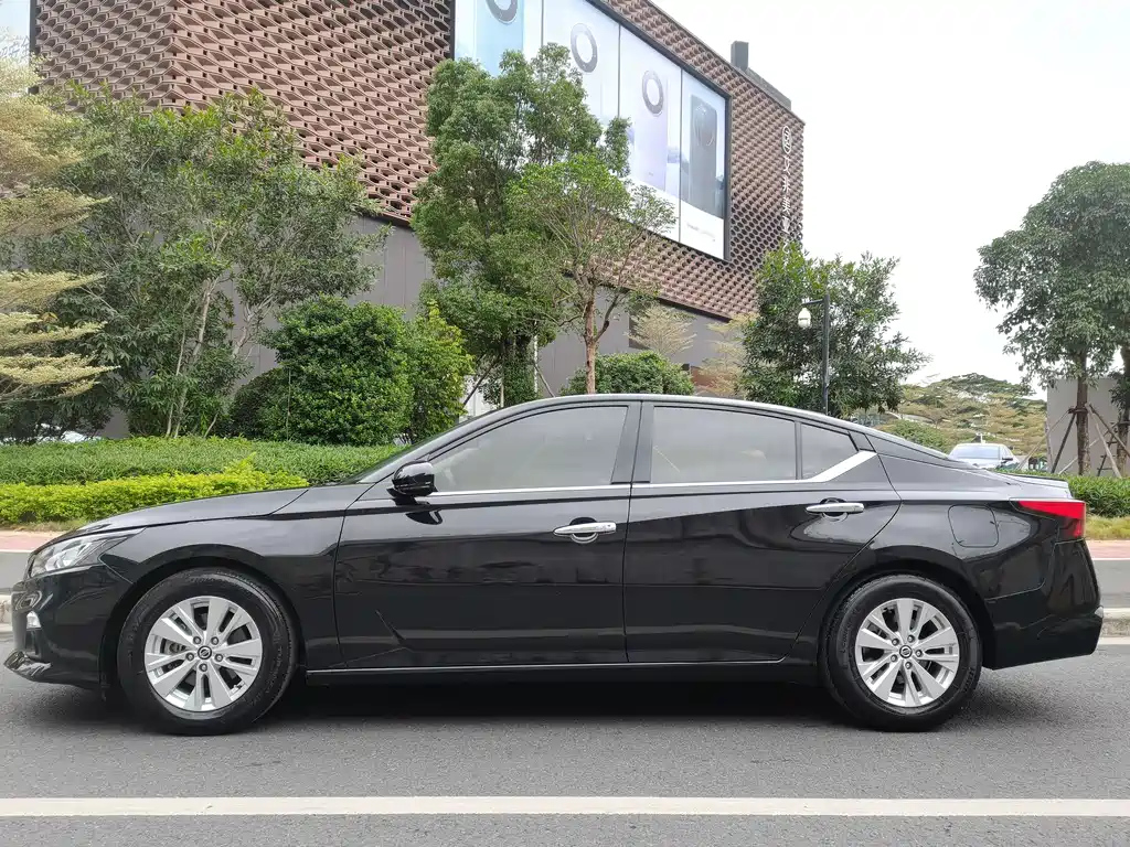 NISSAN TEANA 2019