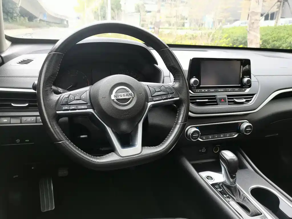 NISSAN TEANA 2019