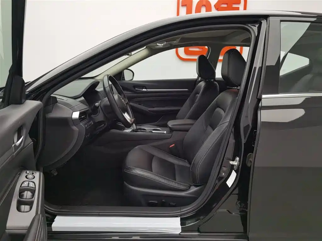 NISSAN TEANA 2020