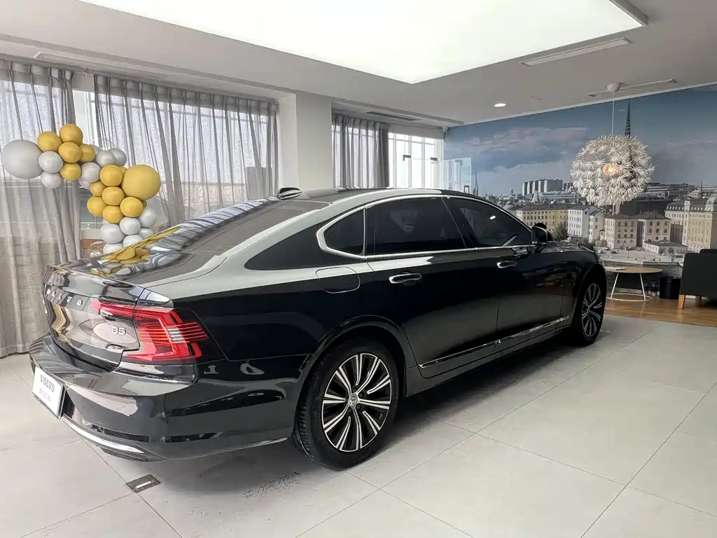 VOLVO S90 2021