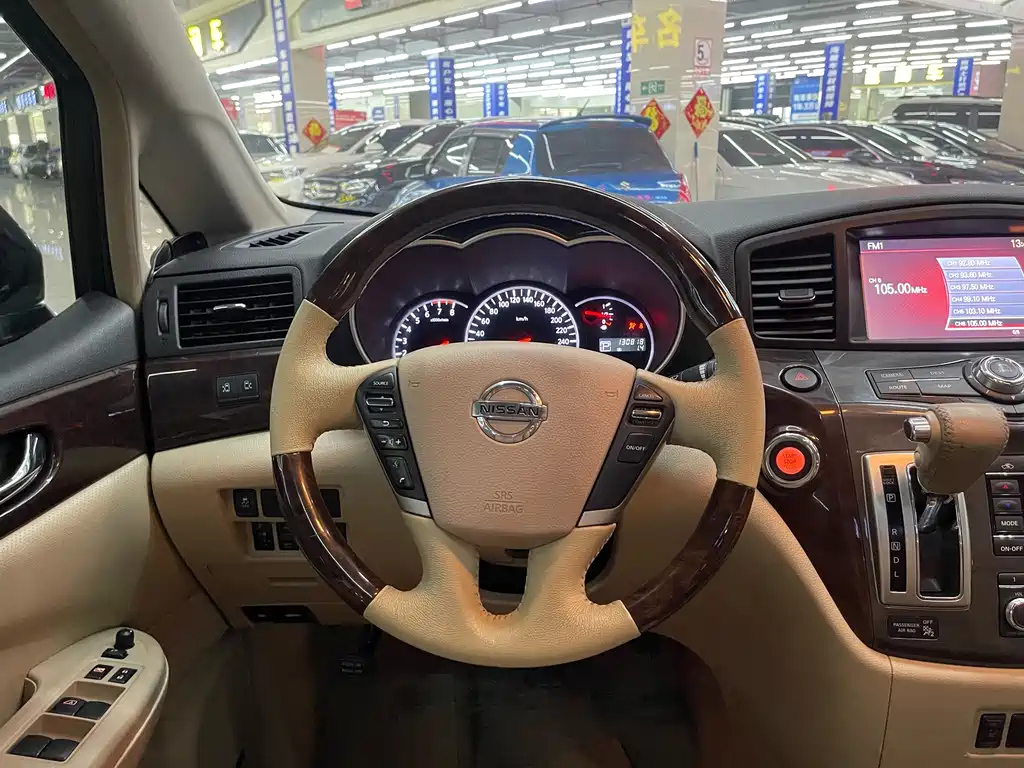 NISSAN QUEST 2016
