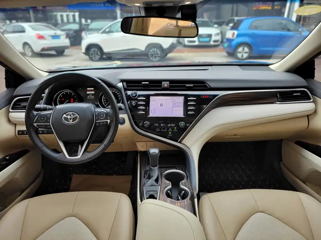 TOYOTA CAMRY 2019