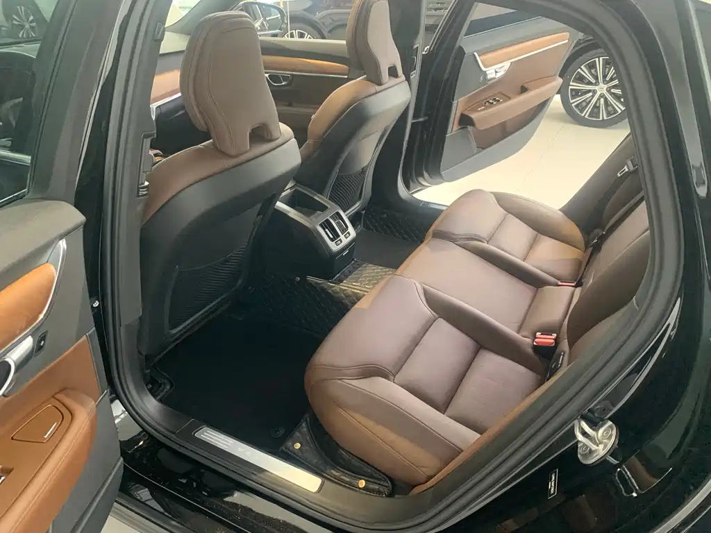 VOLVO S90 2022