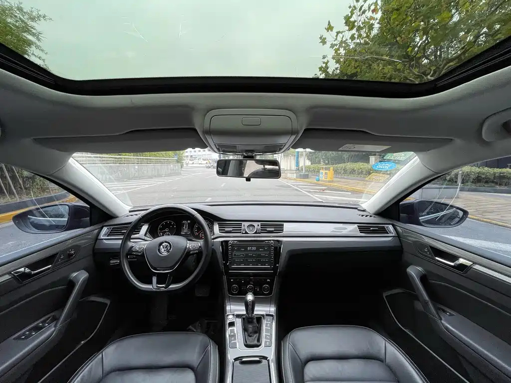 VOLKSWAGEN PASSAT 2018