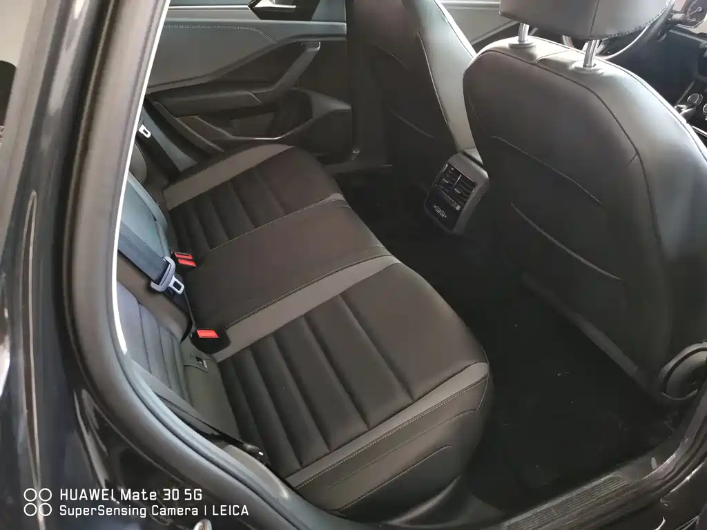 VOLKSWAGEN SAGITAR 2022