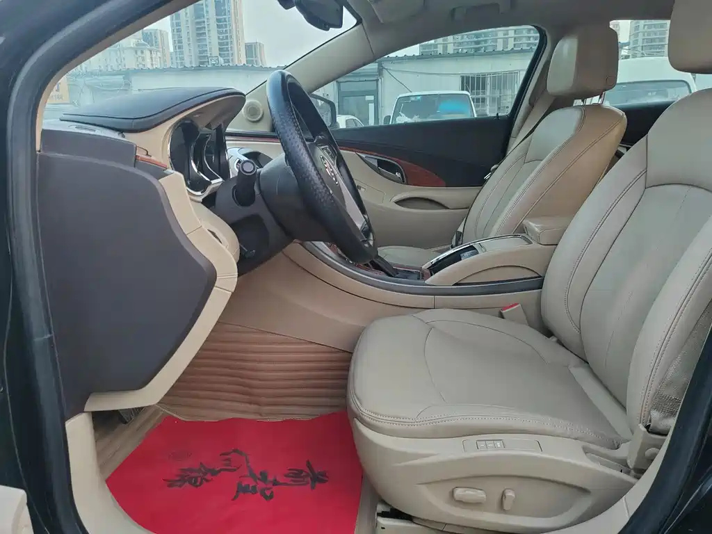 BUICK LACROSSE 2011