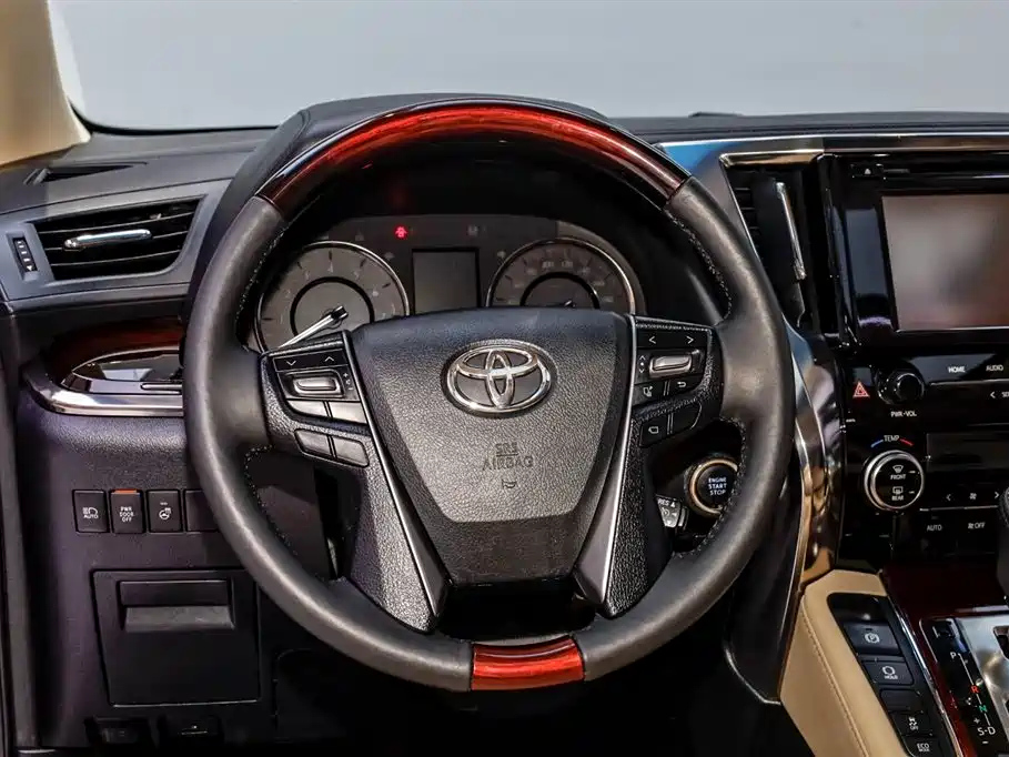 TOYOTA ALPHARD 2015