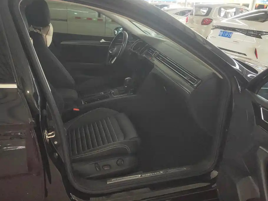 VOLKSWAGEN MAGOTAN 2020