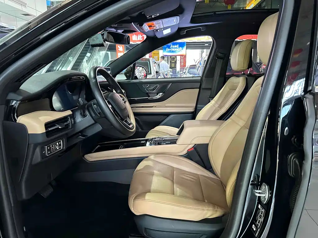 LINCOLN ADVENTURER 2021