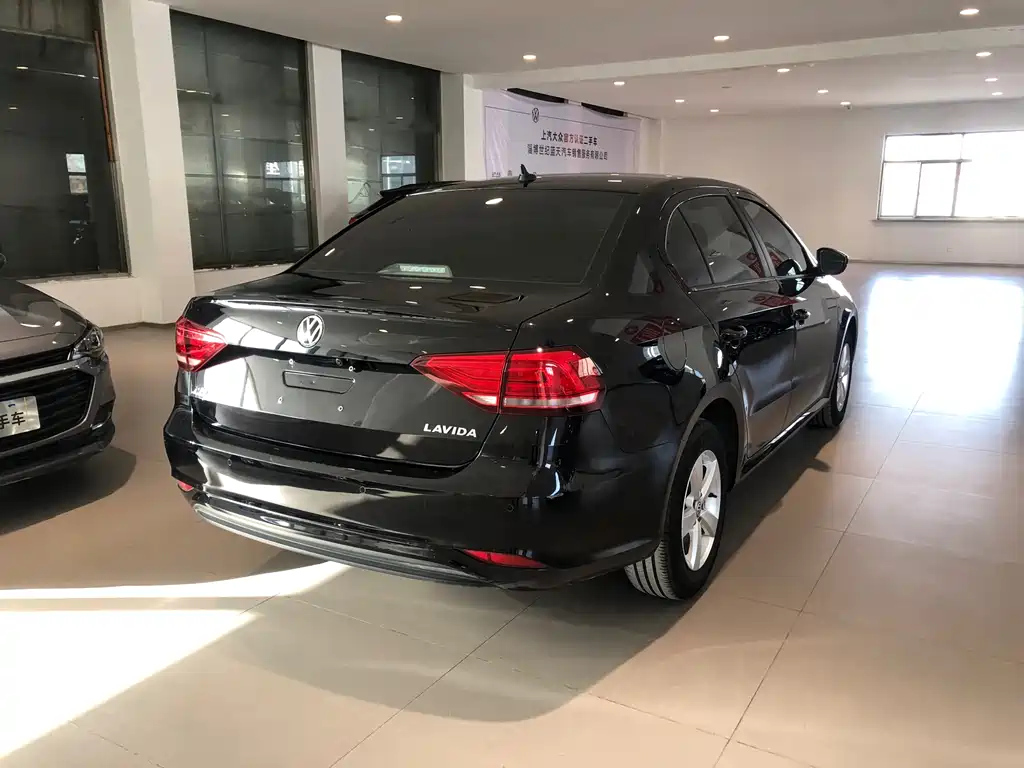 VOLKSWAGEN LAVIDA 2021