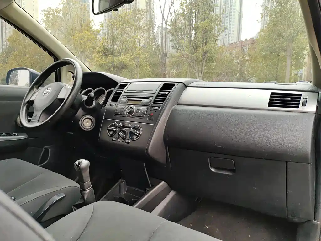 NISSAN TIIDA TIIDA 2010
