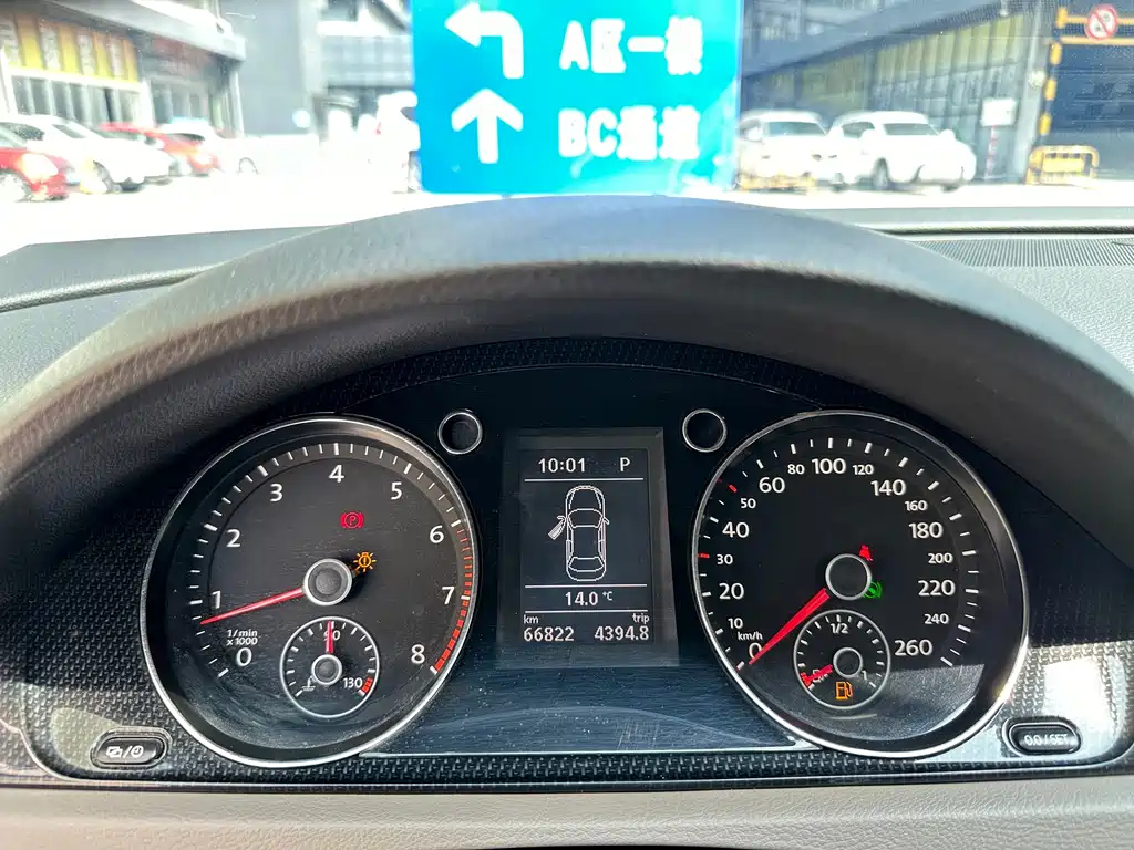 VOLKSWAGEN MAGOTAN 2014