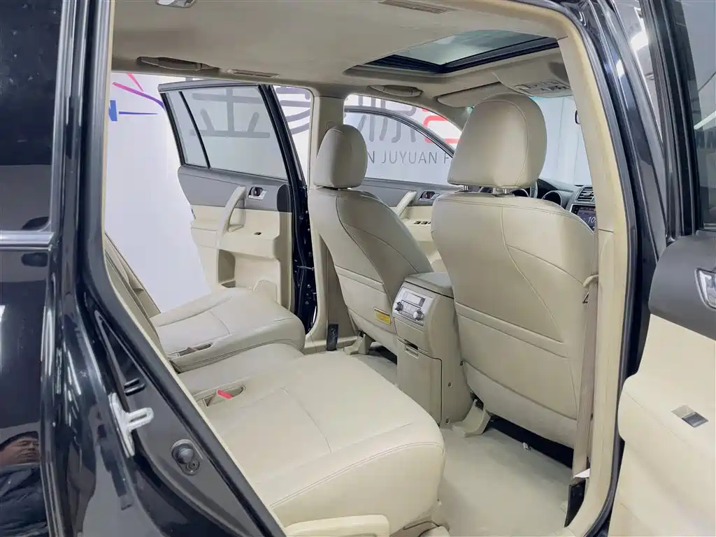 TOYOTA HIGHLANDER 2012