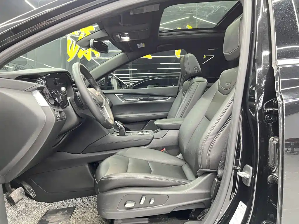 CADILLAC XT5 2021