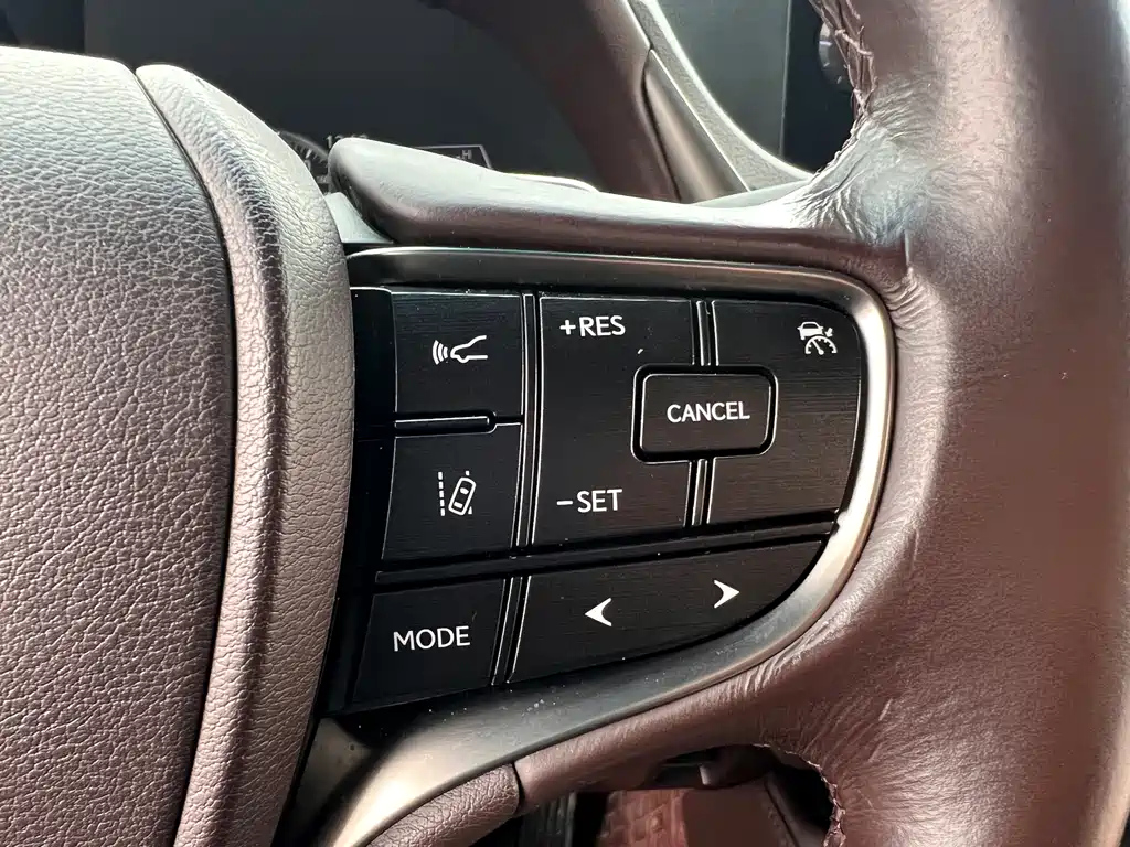 LEXUS ES 2019