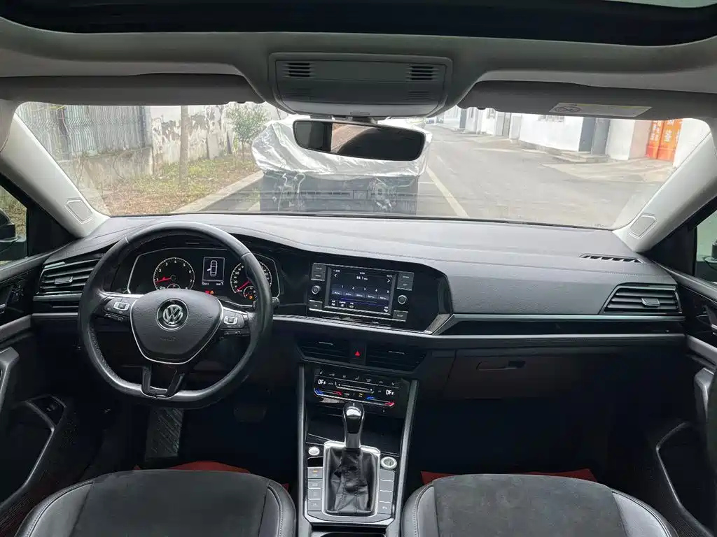 VOLKSWAGEN SAGITAR 2020