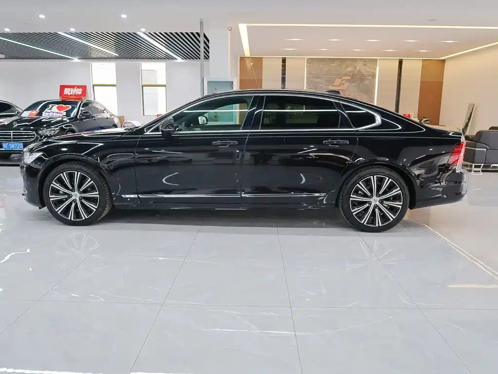 VOLVO S90 2023